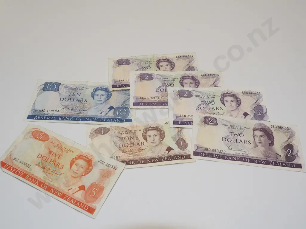 NZ banknotes Image 1++