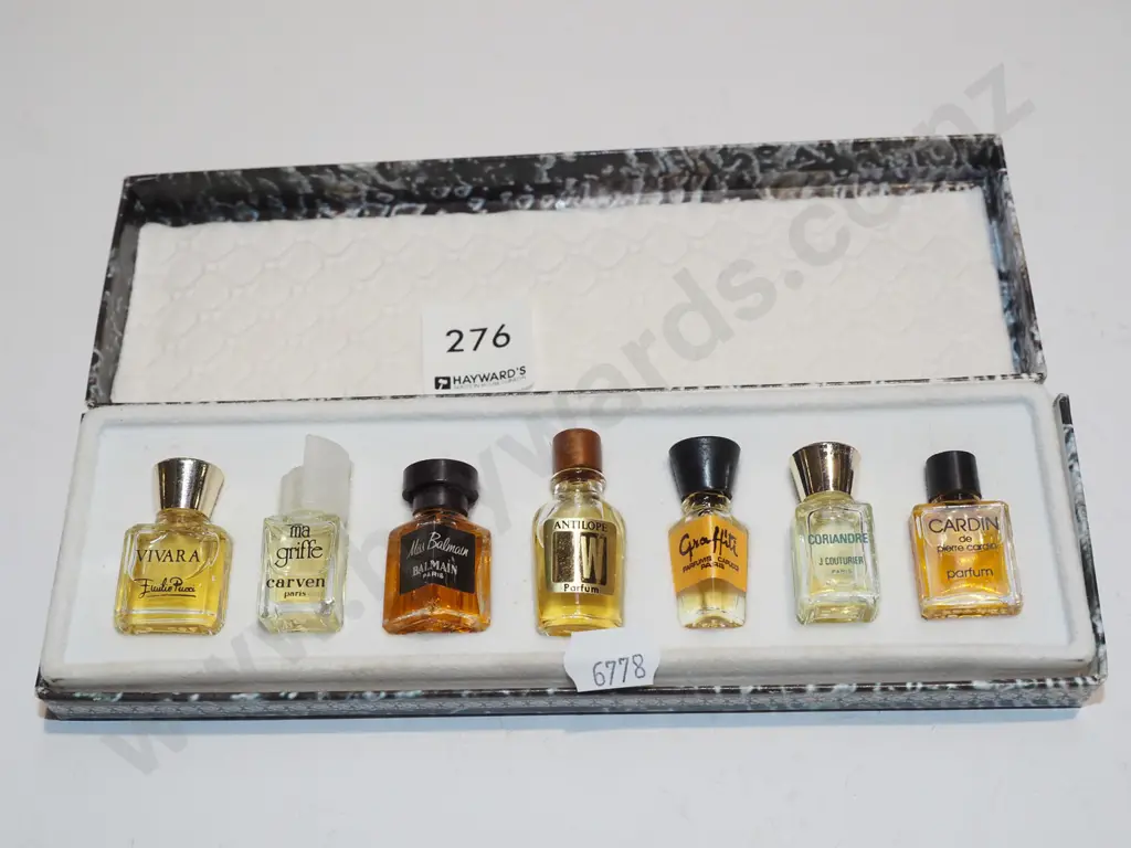 box; perfume sampler set Image 1++