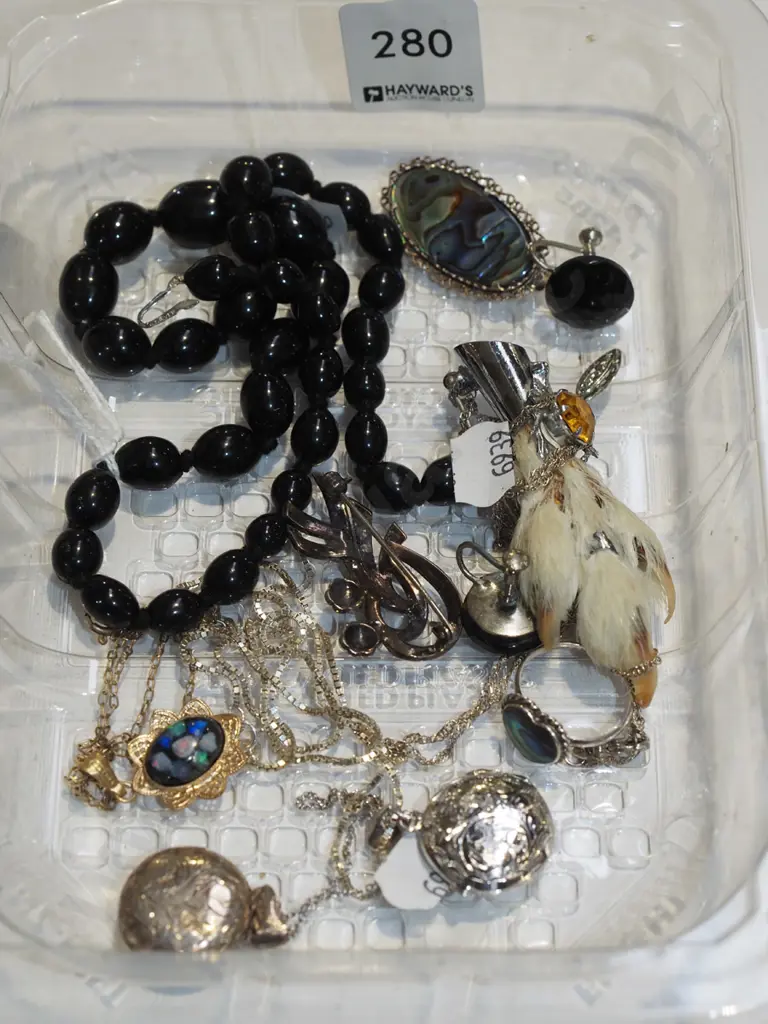 tray of costume jewellery, including sterling silver marquisite brooch, sterling silver Thailand lockets Image 1++