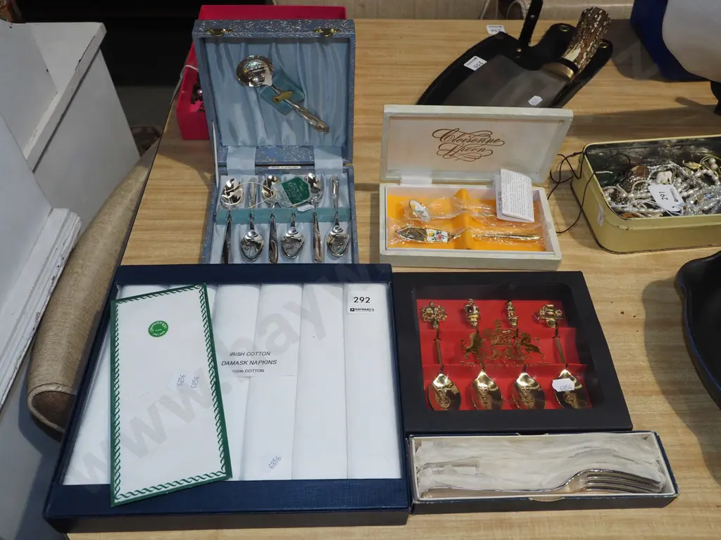 Irish cotton napkins, 4 sets of cased cutlery Image 1++