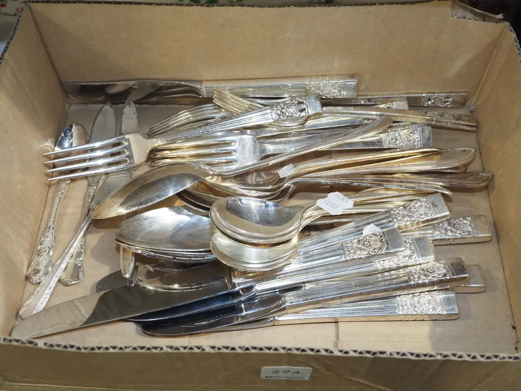 boxed plated cutlery Image 1++