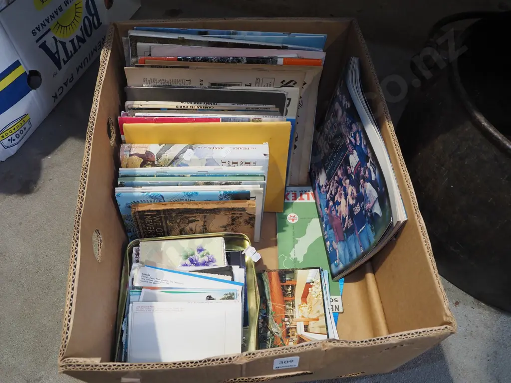 box; books, postcards, magazines etc Image 1++