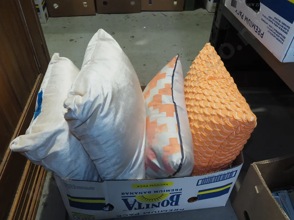 box of cushions Image 1++