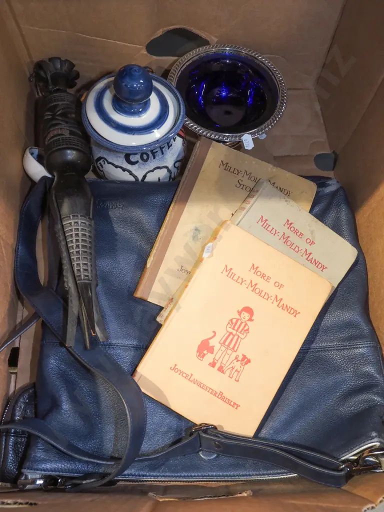 box; handbag, souvenir ware, coffee canister etc Image 1++