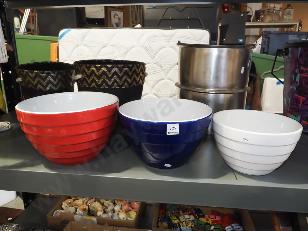 3x graduated mixing bowls Image 1++