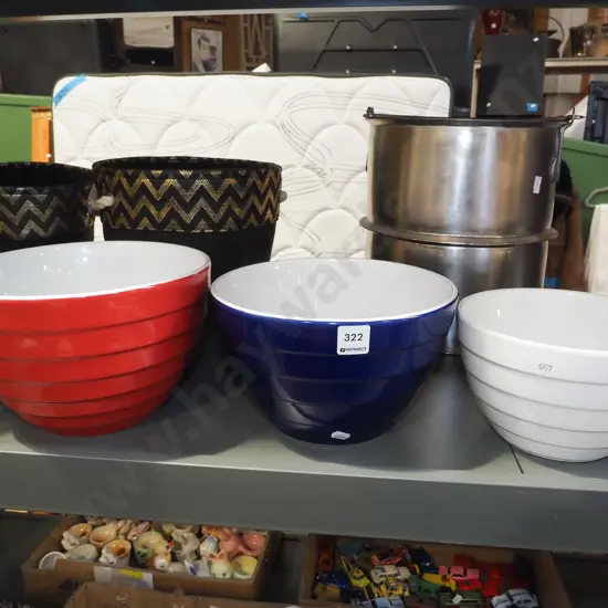 3x graduated mixing bowls
