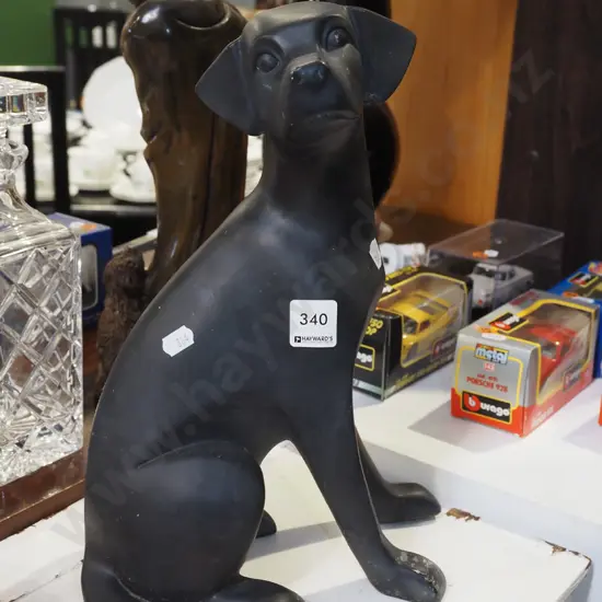 dog figurine H340