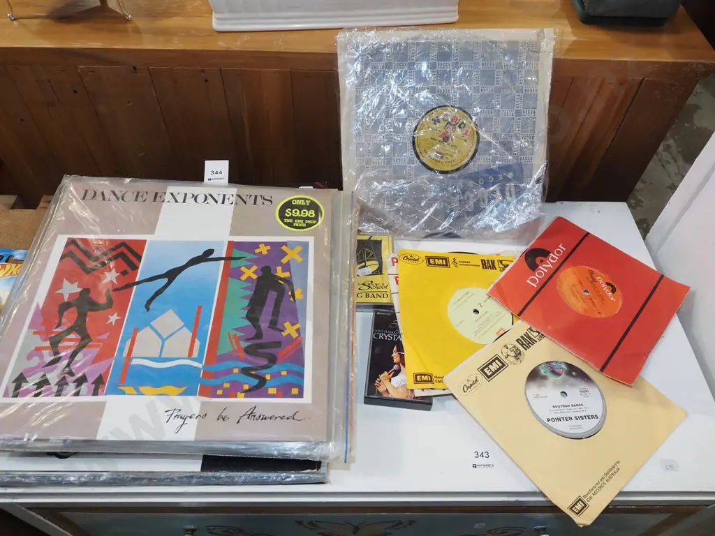 45s, 78s, LPs, cassettes Image 1++