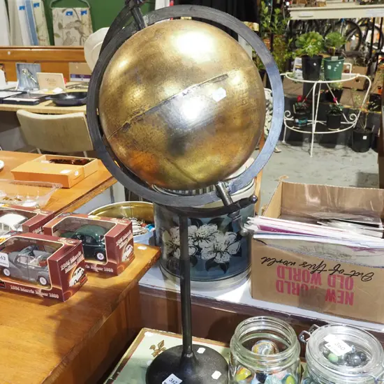 metal globe on adjustable stand H620