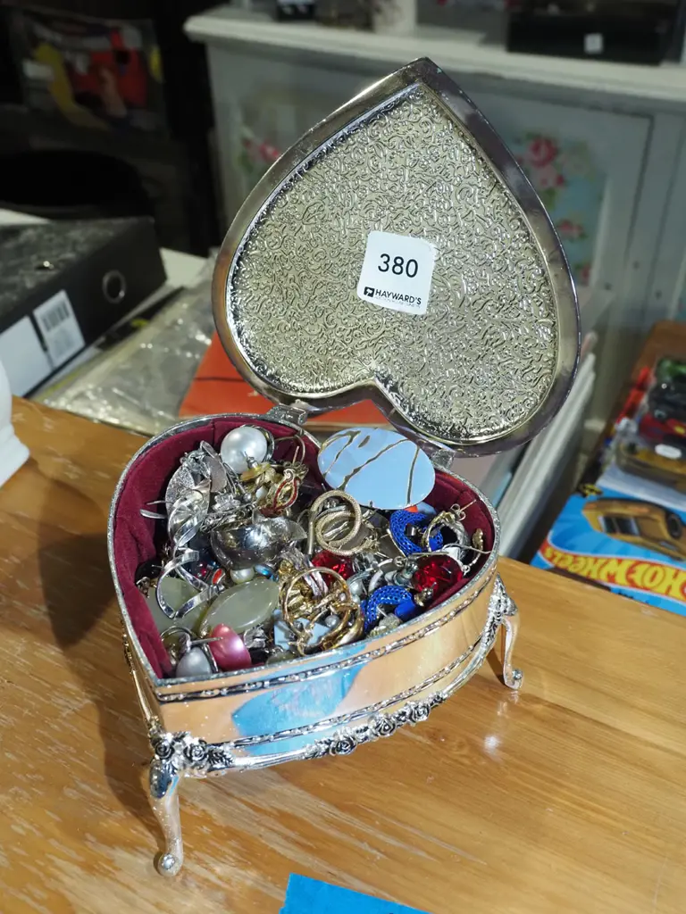 plated heart shaped footed jewellery box and costume jewellery Image 1++