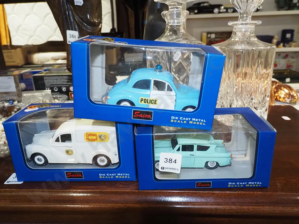 3x cased diecast toy vehicles Image 1++