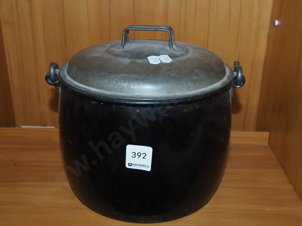 small lidded Judgeware boiler W210 Image 1++