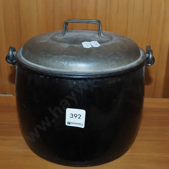small lidded Judgeware boiler W210