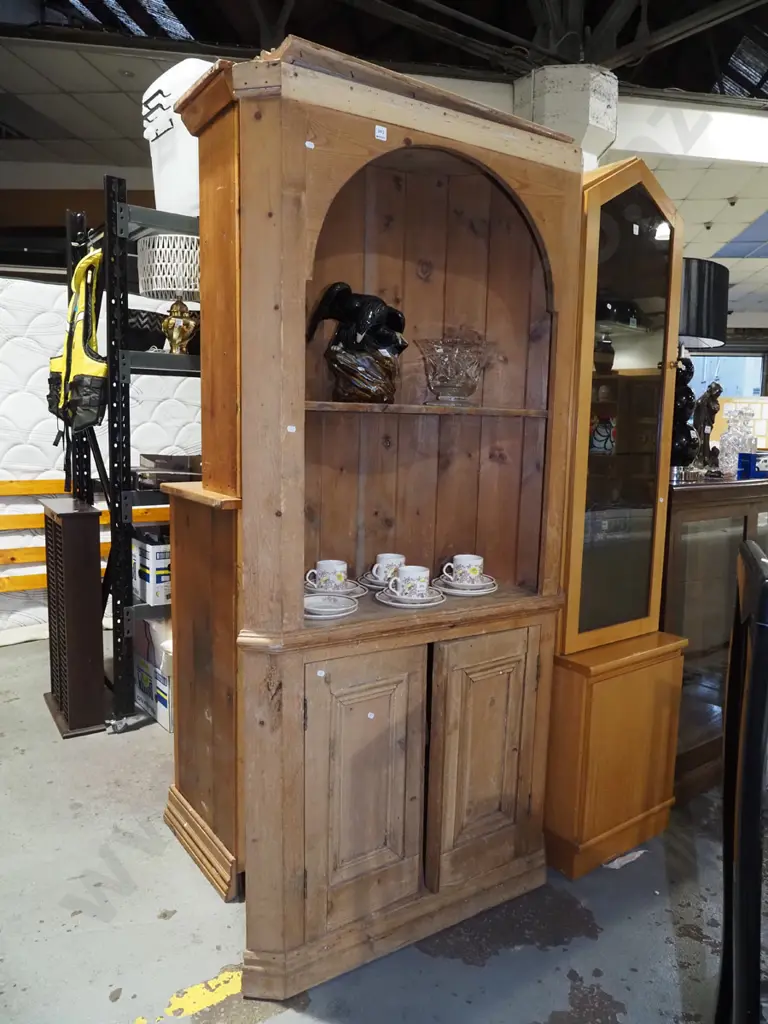 restorer's oregon 2 door corner cabinet H1900 W900 D360 Image 1++
