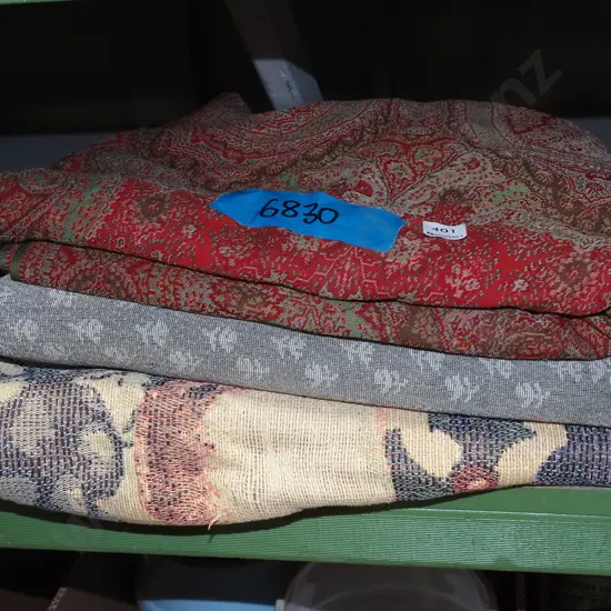3x tablecloths