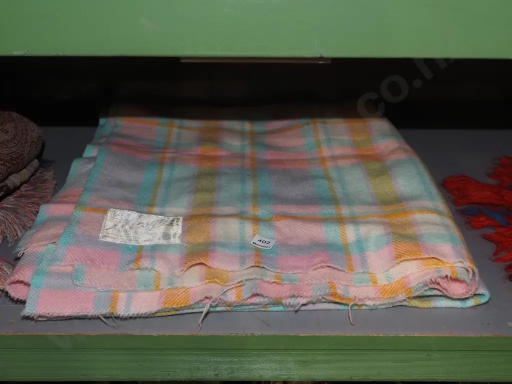 checked woollen blanket - wear Image 1++