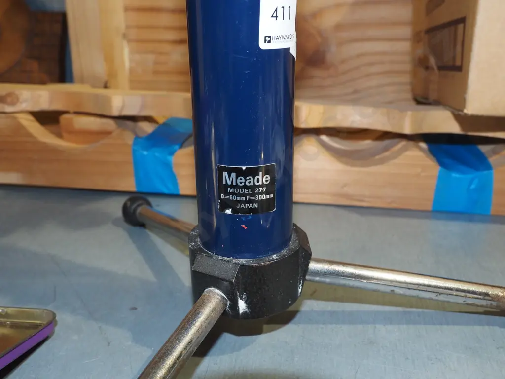 small Meade astronomical telescope on stand Image 1++