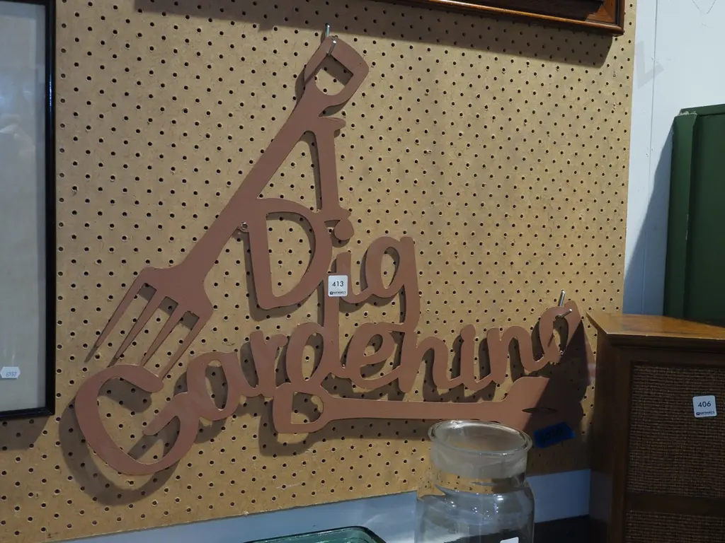 metal cut out I Dig Gardening motto Image 1++