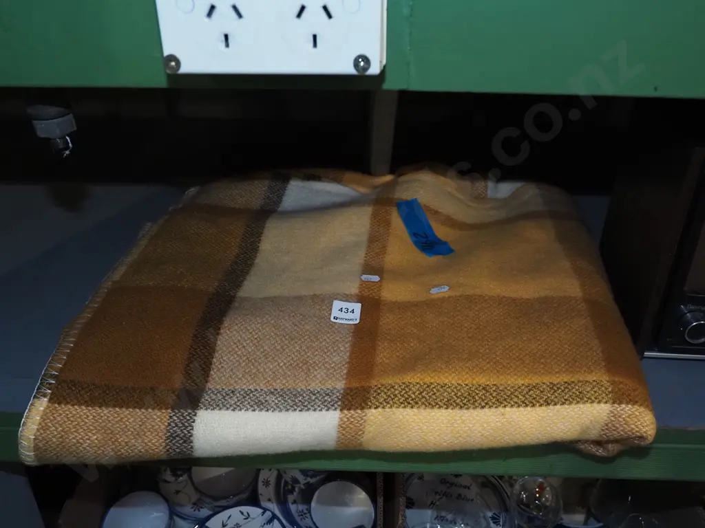 checked woollen blanket Image 1++