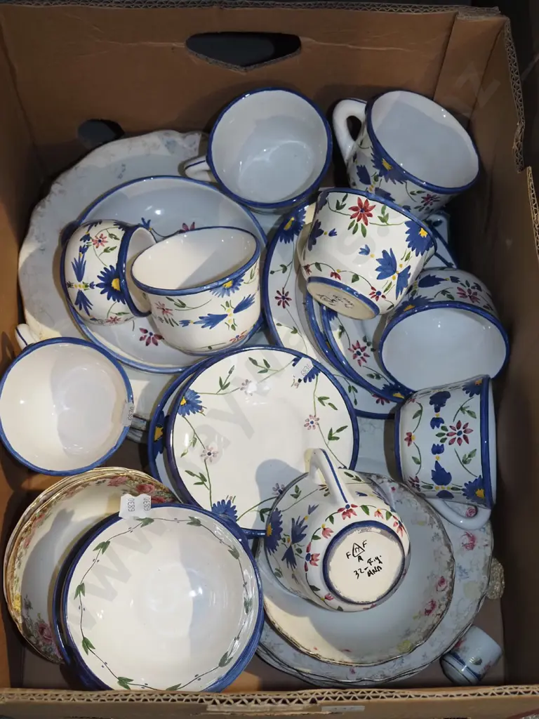 box; hand painted Italian cups, plates, bowls etc Image 1++