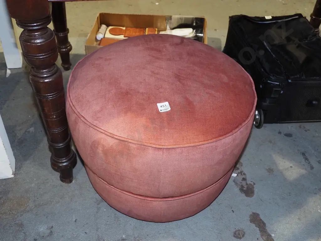 upholstered ottoman H350 Diam480 Image 1++