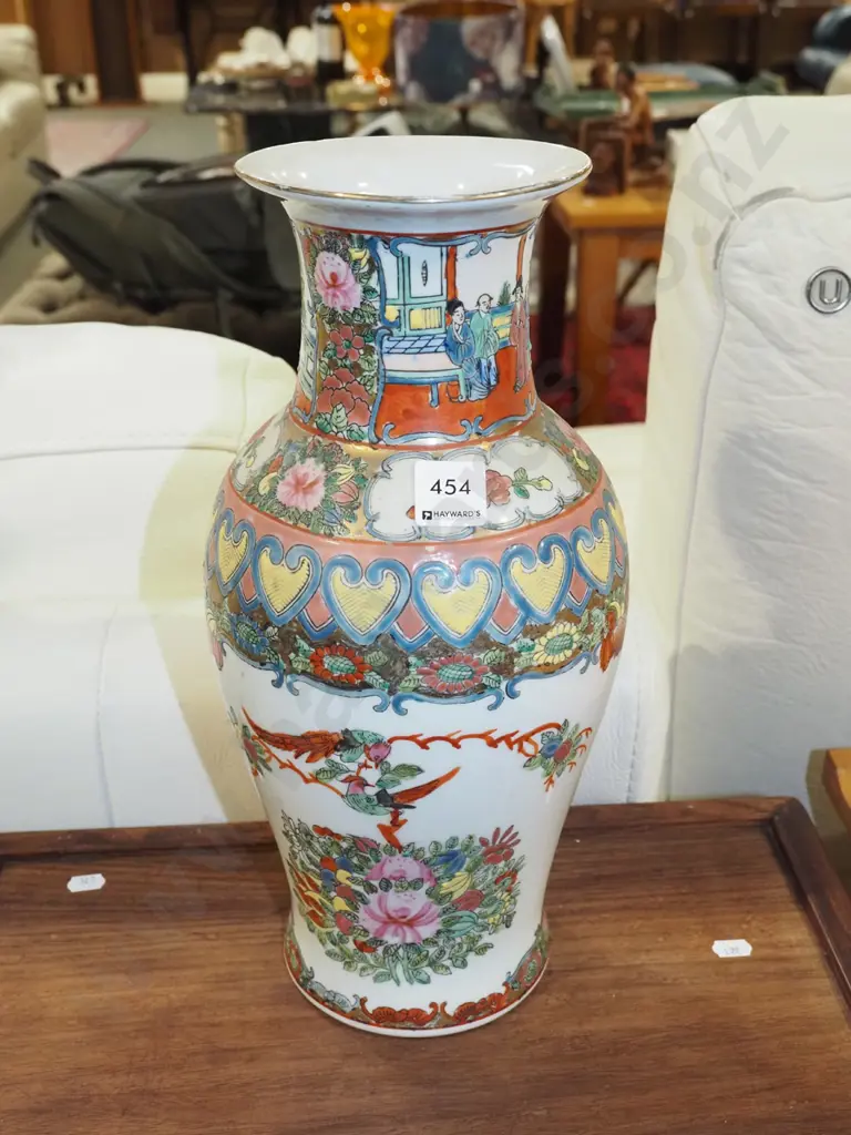 Asian decorated vase H360 Image 1++