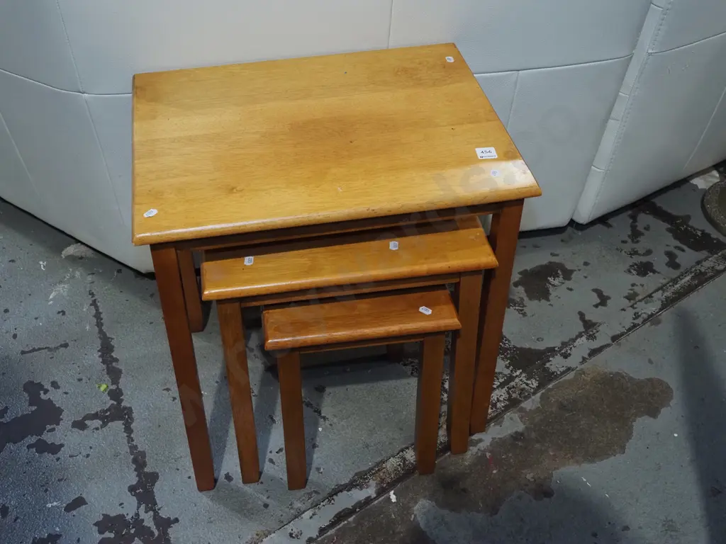 nest of 3 Indonesian hardwood tables Image 1++