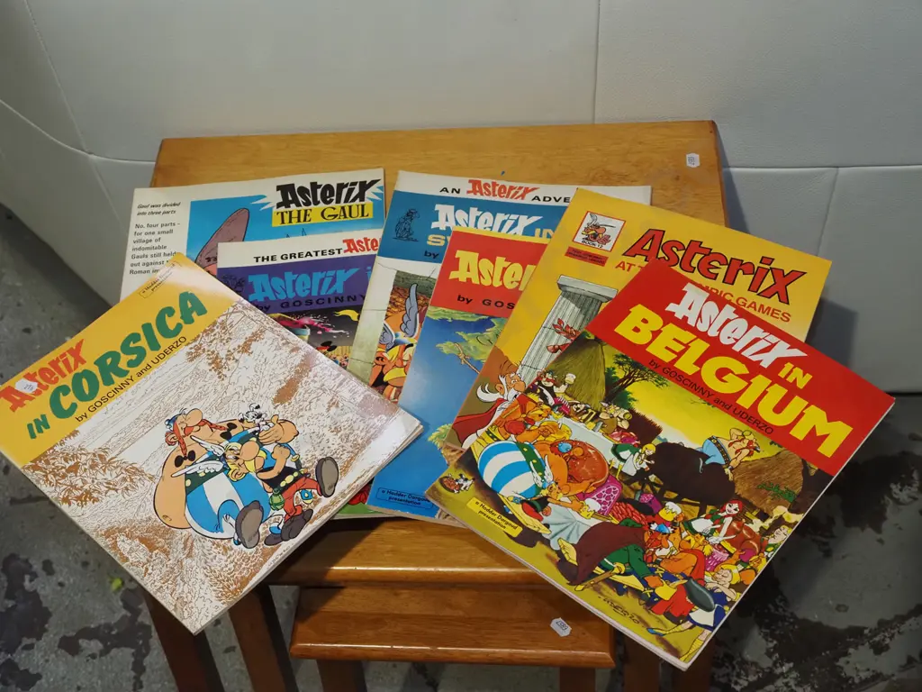 7x Asterix books Image 1++