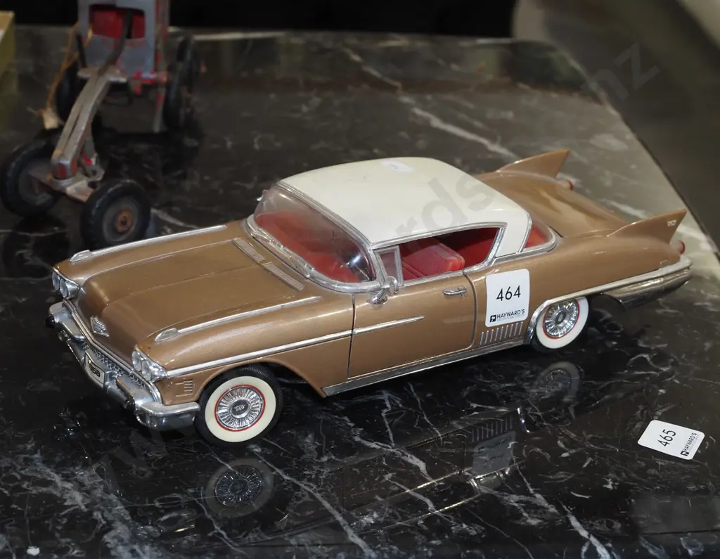 diecast scale model of a '58 Cadillac L330 Image 1++