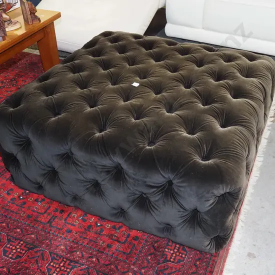 large green deep buttoned ottoman H380 W920 D92
