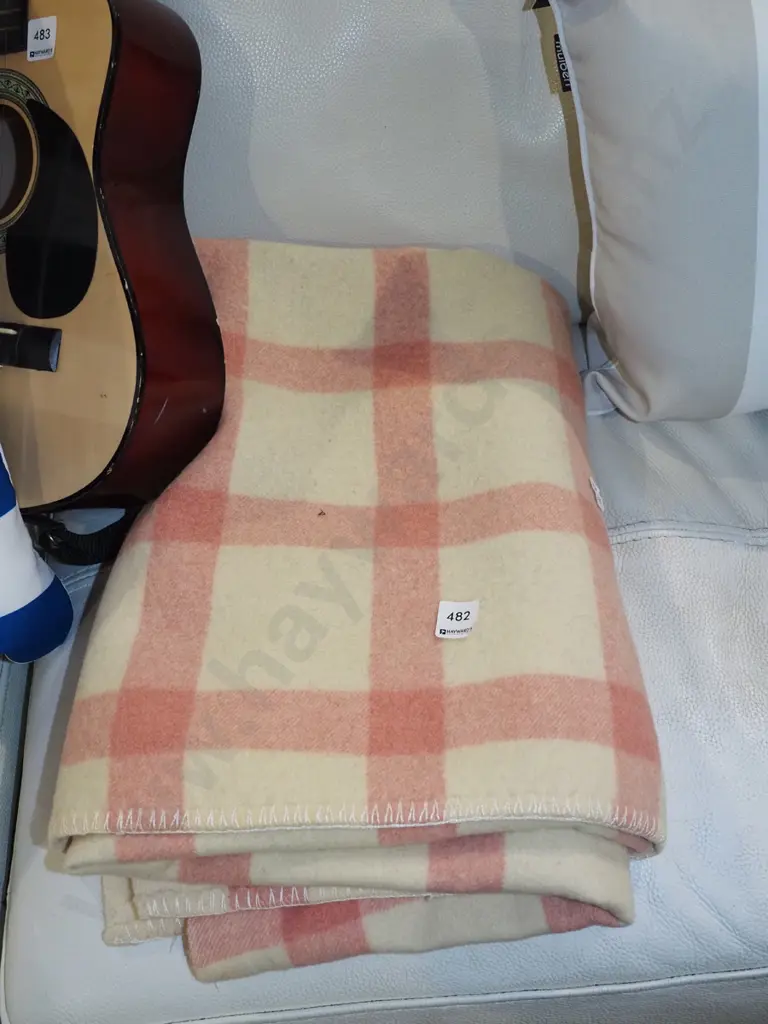 pink and white woollen blanket  Image 1++