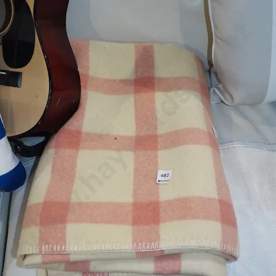 pink and white woollen blanket 