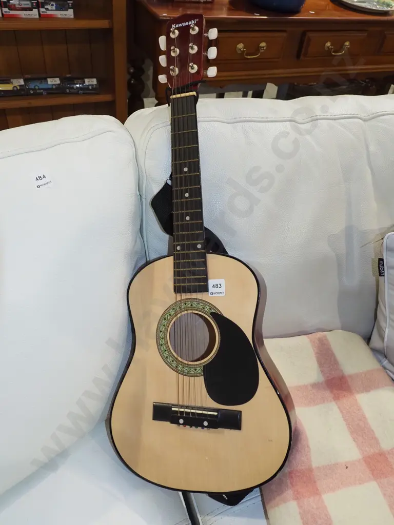 Kawasaki child's guitar Image 1++