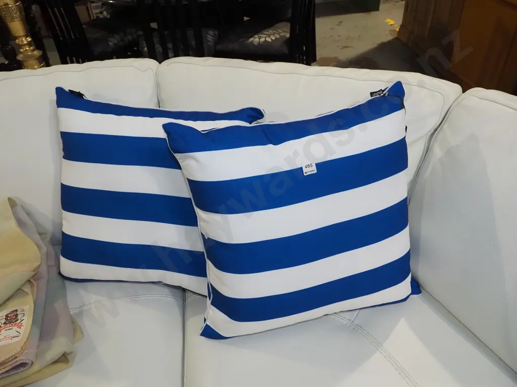 2x striped cushions Image 1++