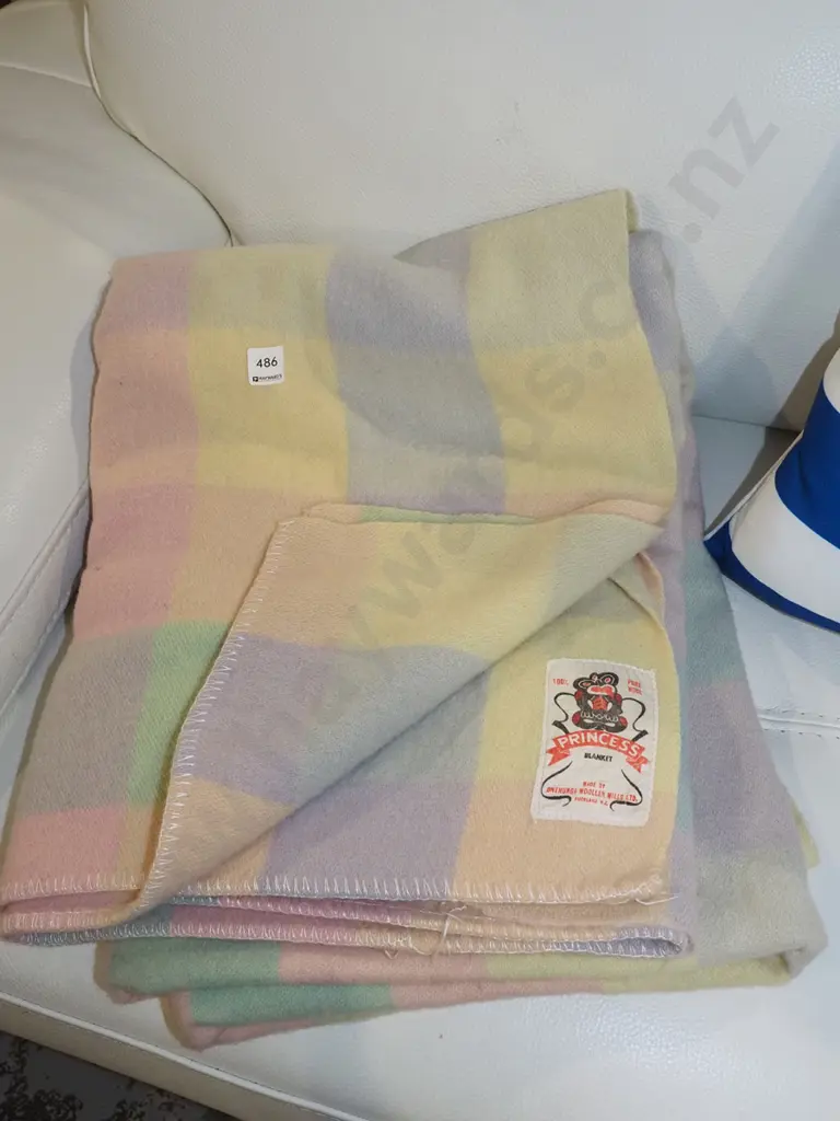 checked woollen blanket Image 1++