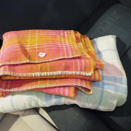 2x checked woollen blankets