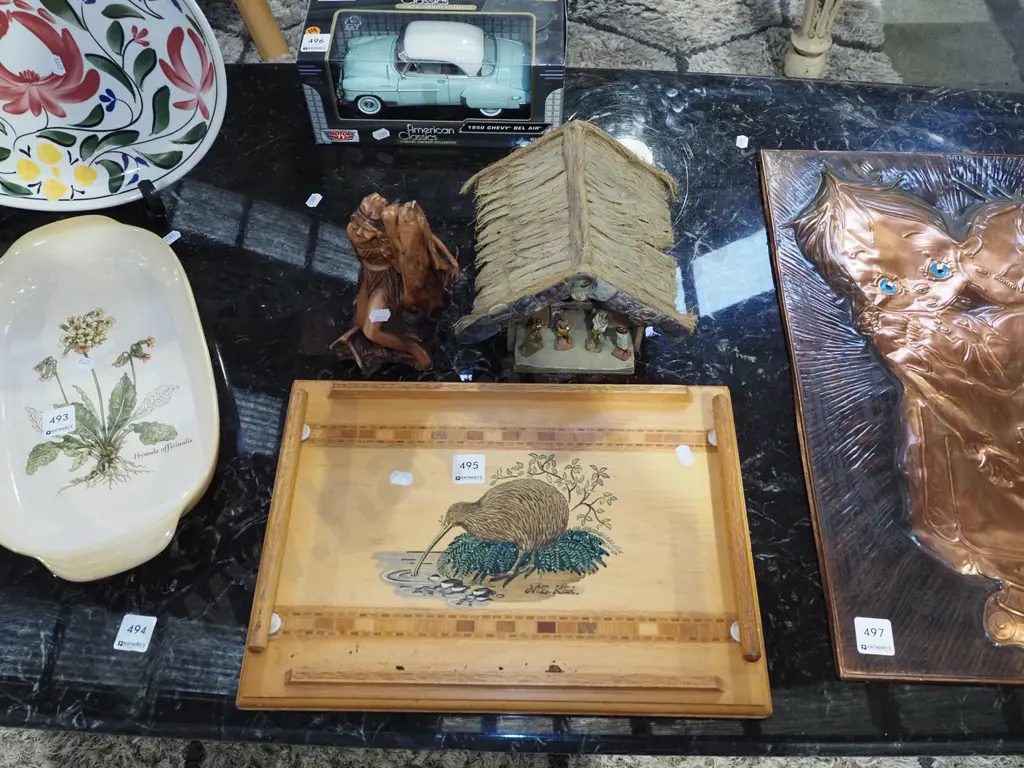 NZ sovereign tray, figurine, small marae model H200 Image 1++