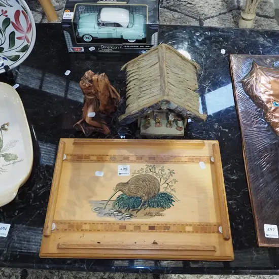 NZ sovereign tray, figurine, small marae model H200