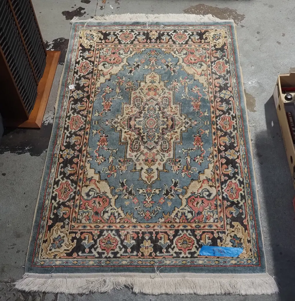 small tufted floor mat L1470 W930 Image 1++