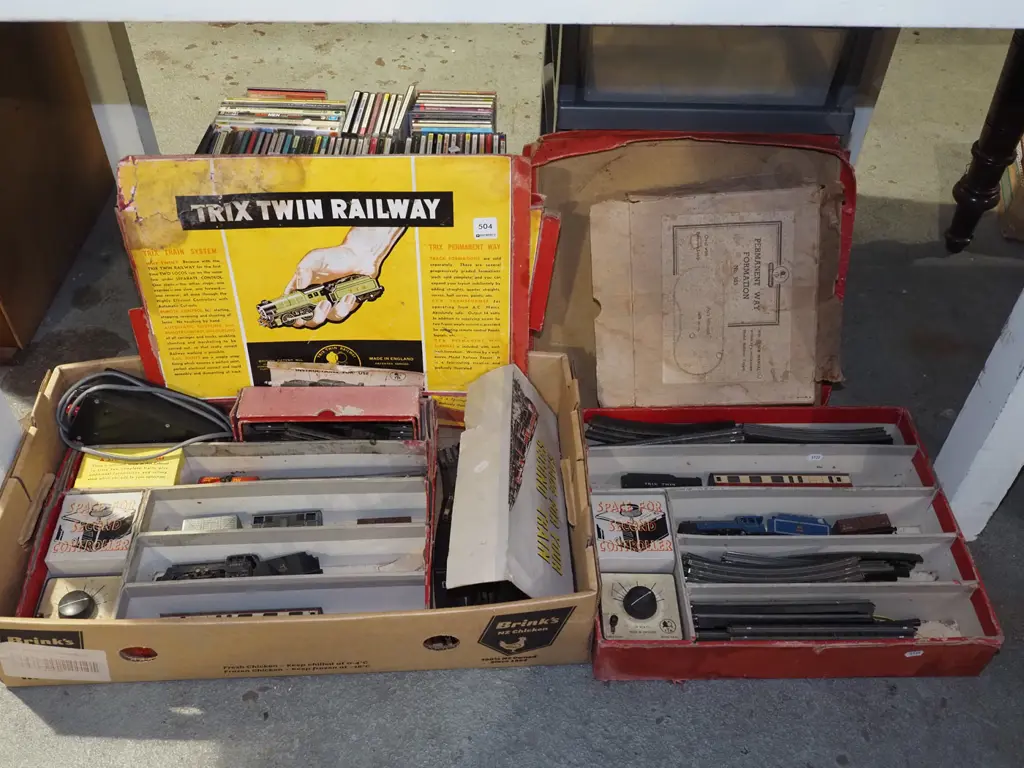 vintage railway tracks, controllers, rolling stock, locomotives etc Image 1++