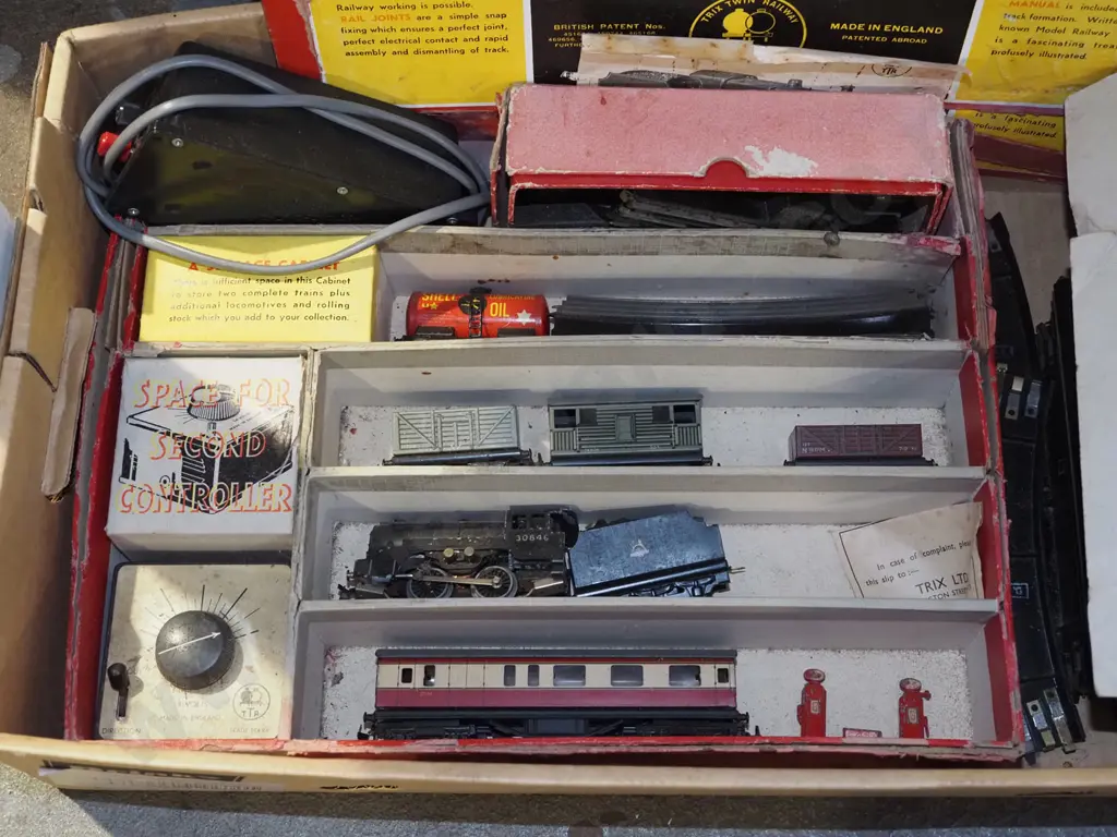 vintage railway tracks, controllers, rolling stock, locomotives etc Image 1++