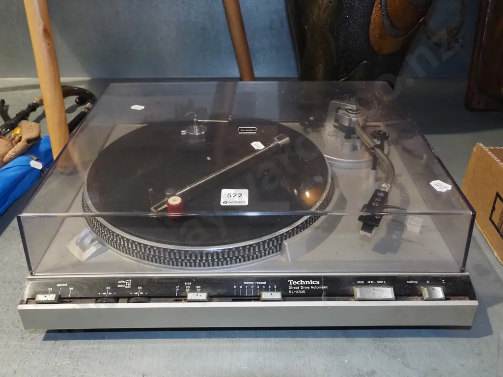 Technics Sl/3300 turntable Image 1++
