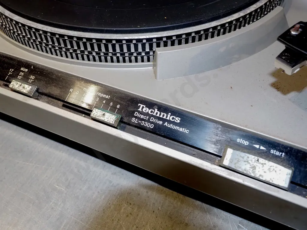 Technics Sl/3300 turntable Image 1++