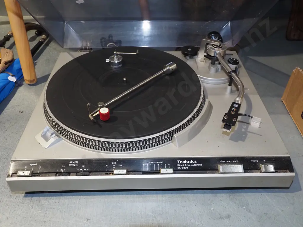 Technics Sl/3300 turntable Image 1++