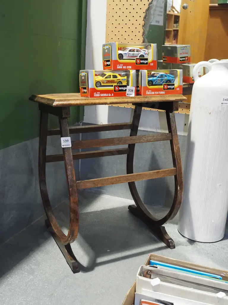 small oak end table - some warping H450 Image 1++