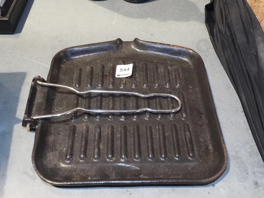 cat iron skillet Image 1++