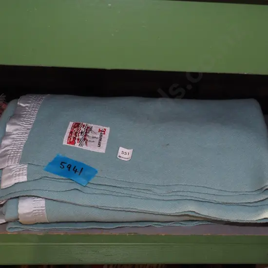 2x Roslyn Mills teal blankets