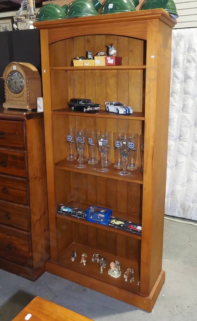 solid pine bookcase H1800 W850 D220 Image 1++