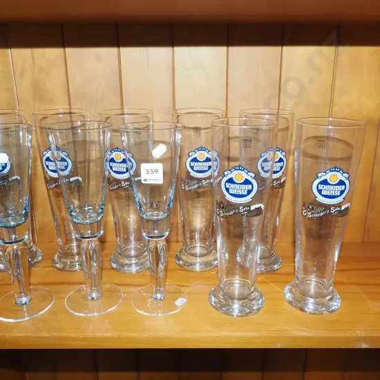 2x stemmed wine glasses, 7x beer glasses