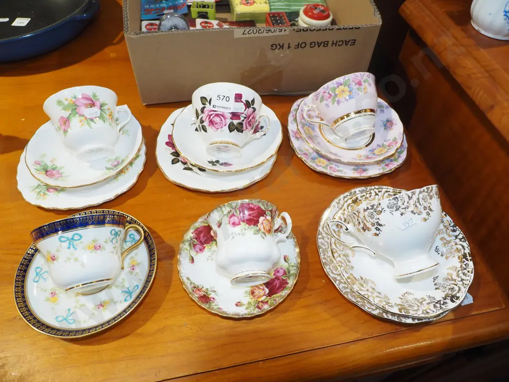 2x cups and saucers, 4x trios Image 1++